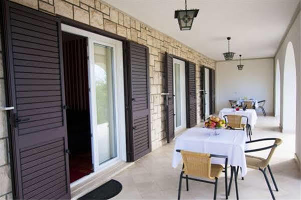 Guest House Burin Mlini Exterior photo