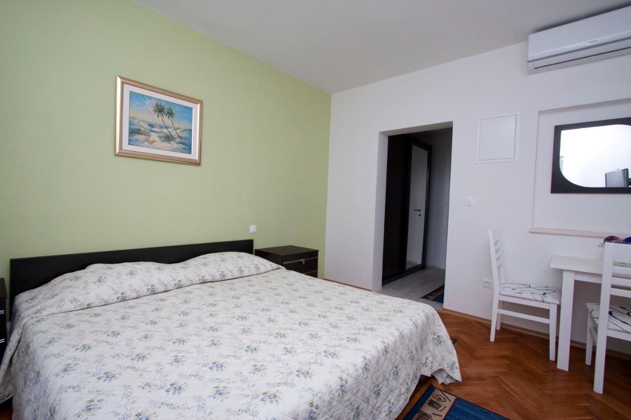 Guest House Burin Mlini Exterior photo