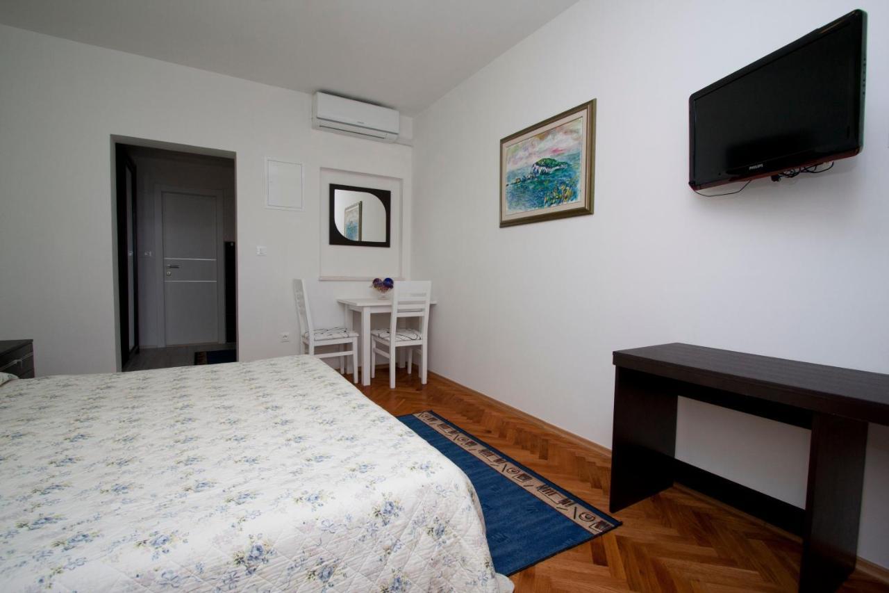 Guest House Burin Mlini Exterior photo