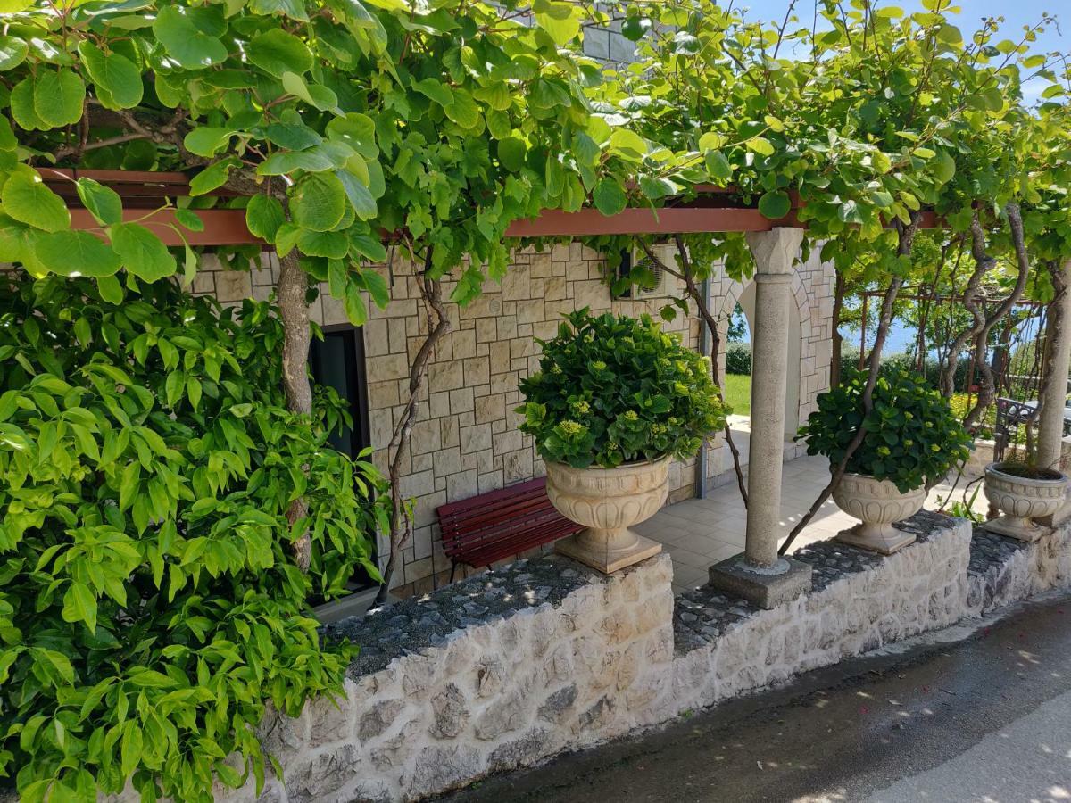 Guest House Burin Mlini Exterior photo