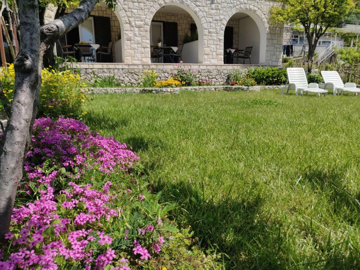 Guest House Burin Mlini Exterior photo